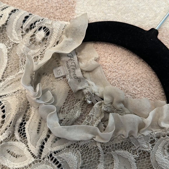 H trend made in Italy 100% silk lace crochet sleeveless blouse XS - Picture 4 of 6